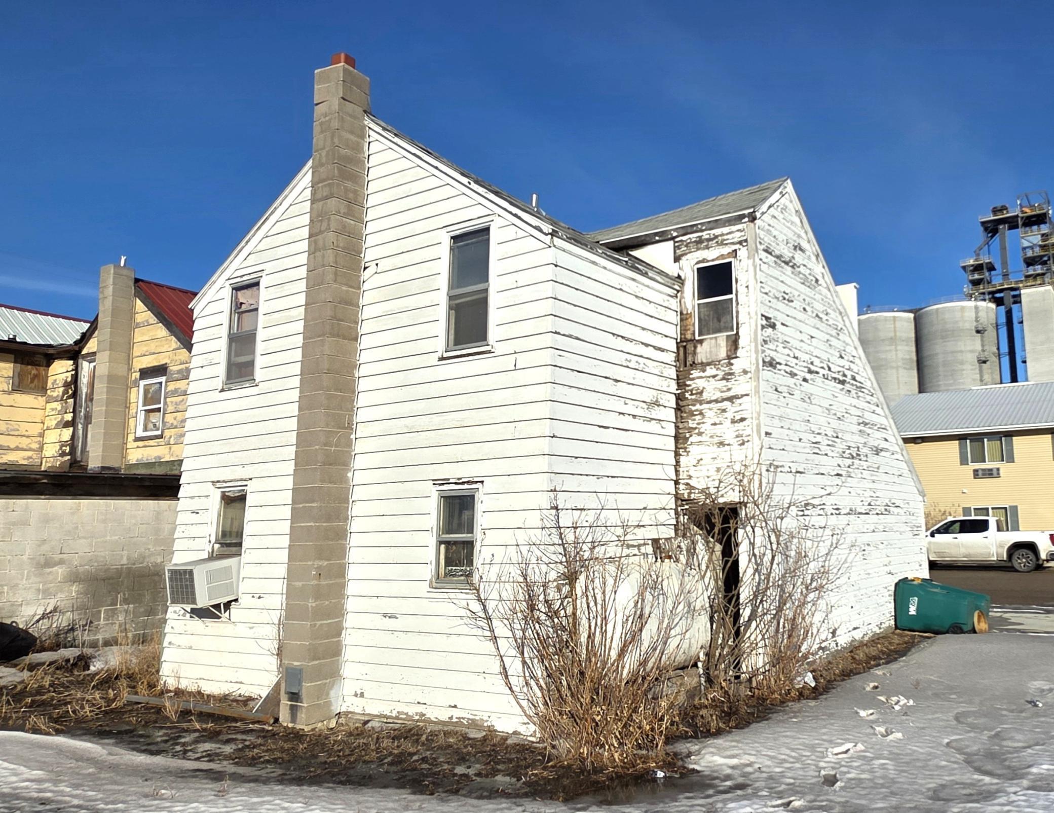 41 C e n t e r Avenue S