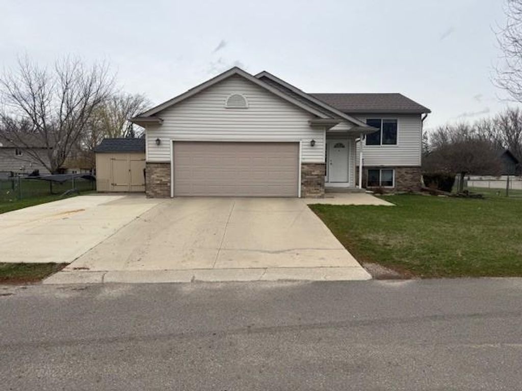 Photo of 2300 22nd Drive SW, Austin, MN 55912 (MLS # 7054470)