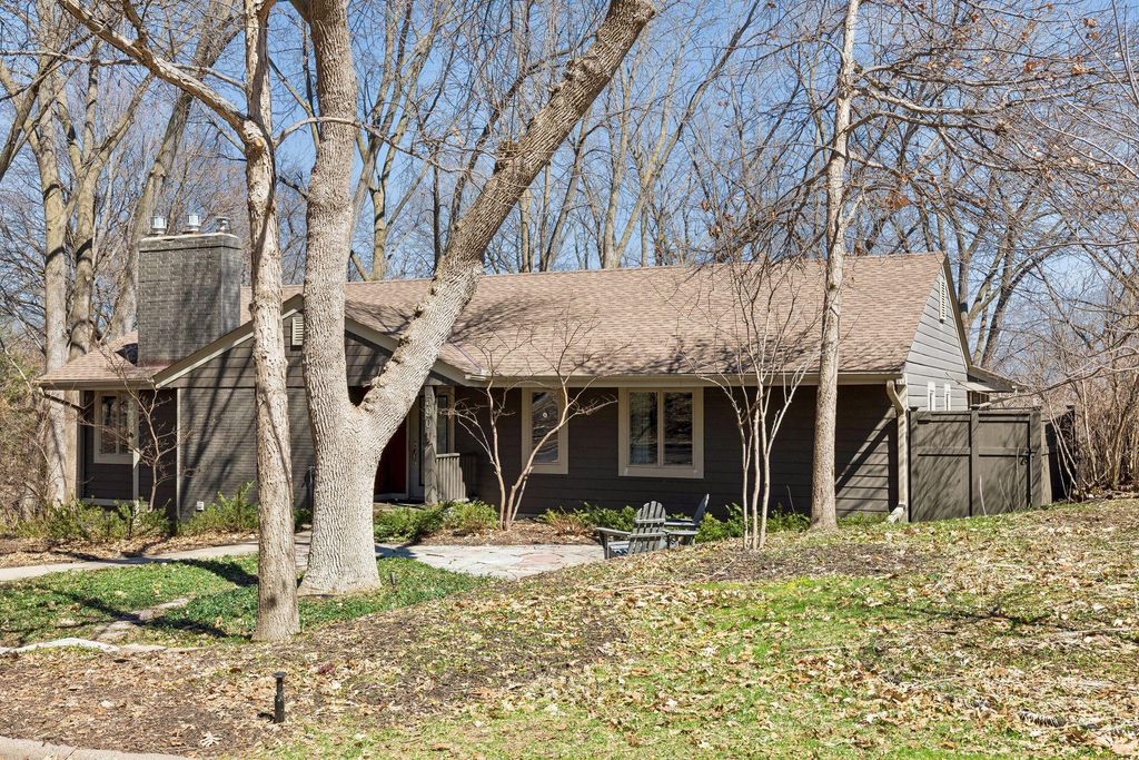 Photo of 590 Montcalm Place, Saint Paul, MN 55116 (MLS # 6773257)