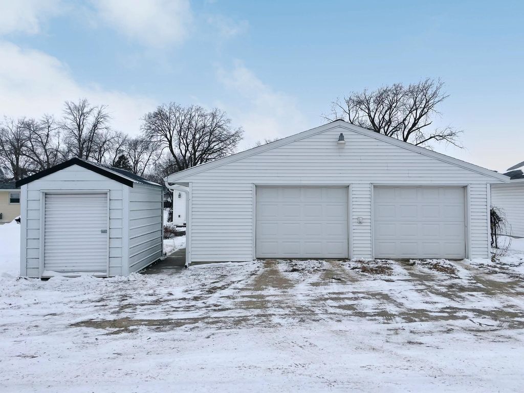Photo of 519 N Van Buren Avenue, Springfield, MN 56087 (MLS # 6825372)