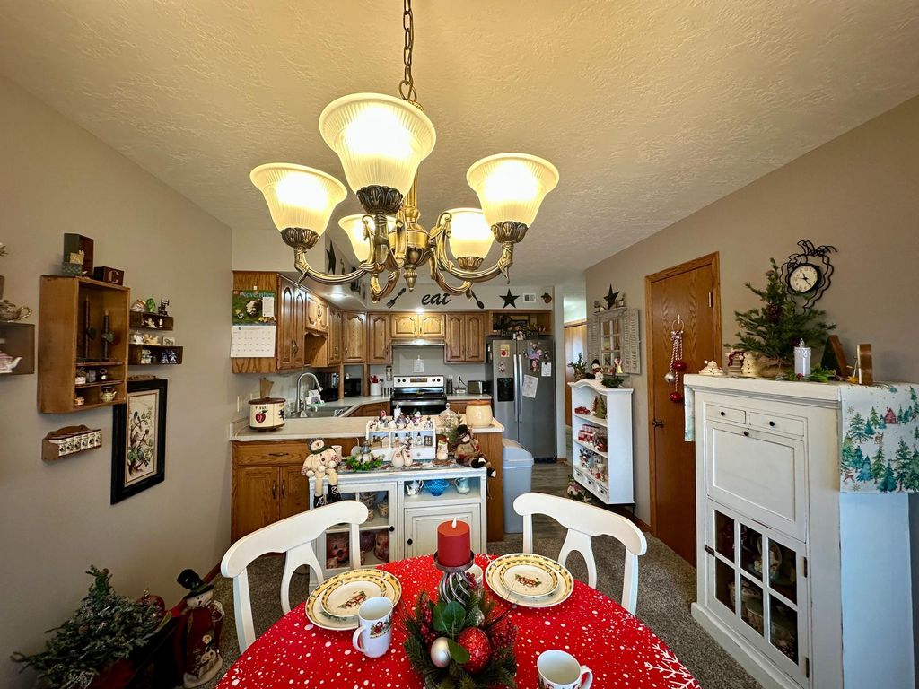 Photo of 126 W Warren Street, Luverne, MN 56156 (MLS # 7000134)