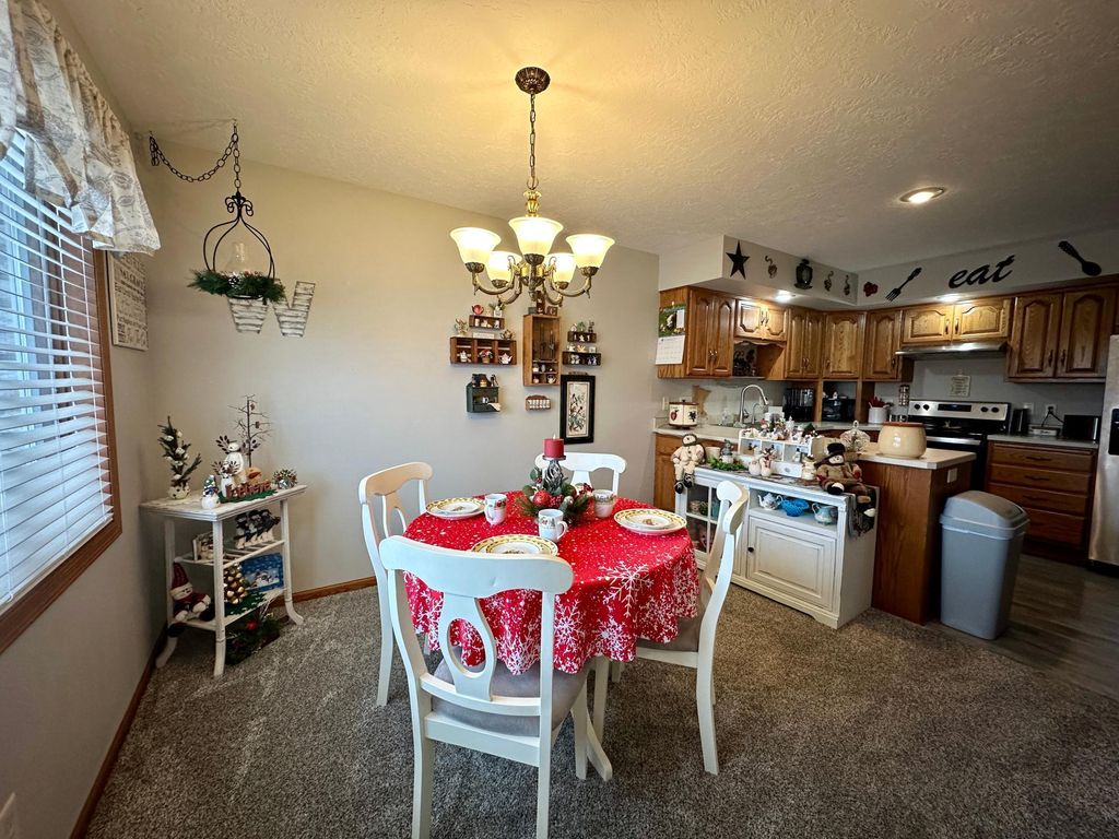 Photo of 126 W Warren Street, Luverne, MN 56156 (MLS # 7000134)