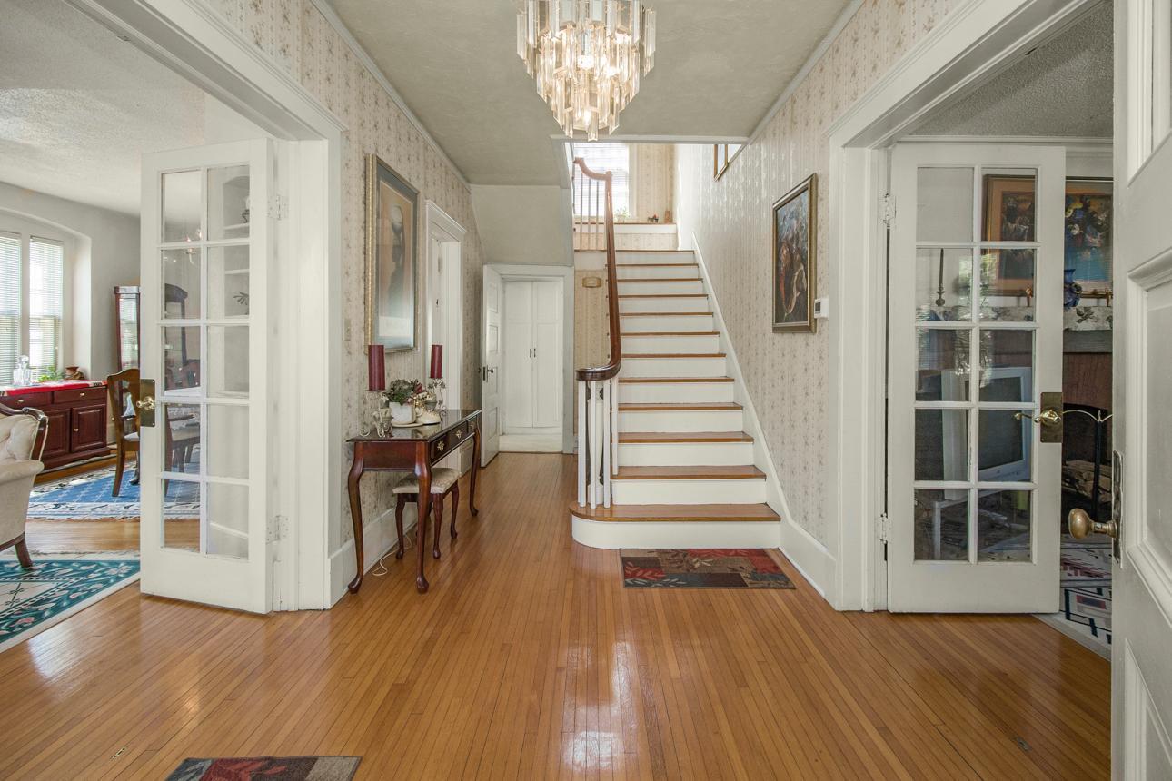 451 Lynnhurst Avenue E