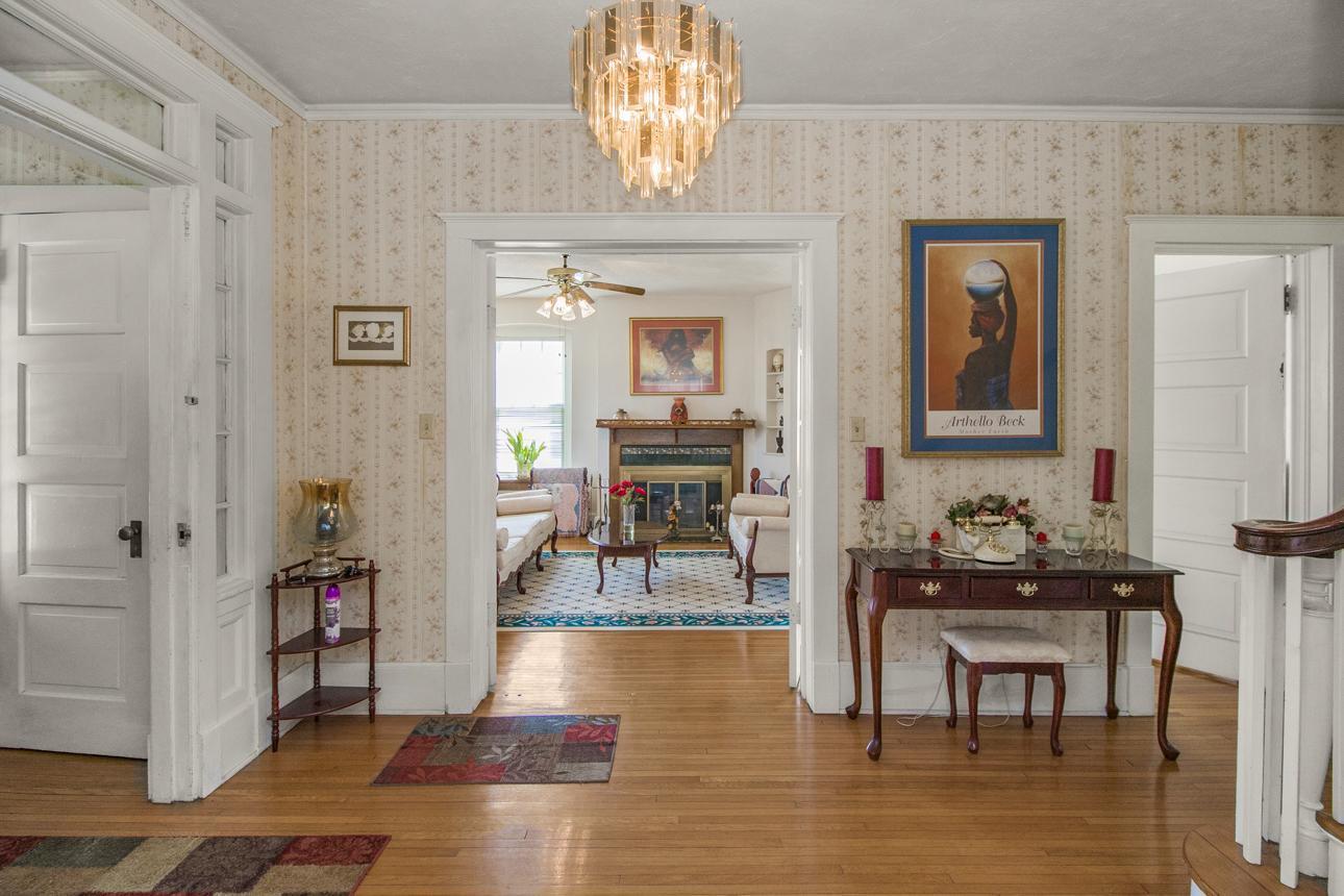 451 Lynnhurst Avenue E