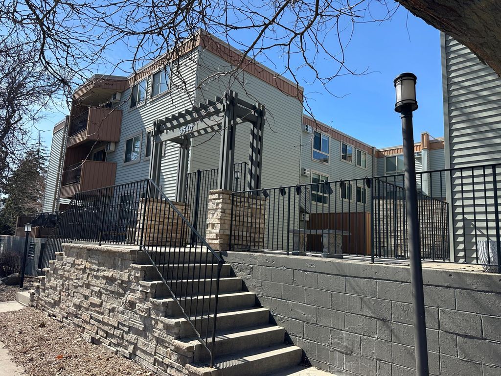 Photo of 3540 Hennepin Avenue #202, Minneapolis, MN 55408 (MLS # 7043980)