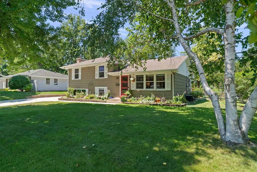 Photo of 11308 France Avenue S, Bloomington, MN 55431 (MLS # 7099387)