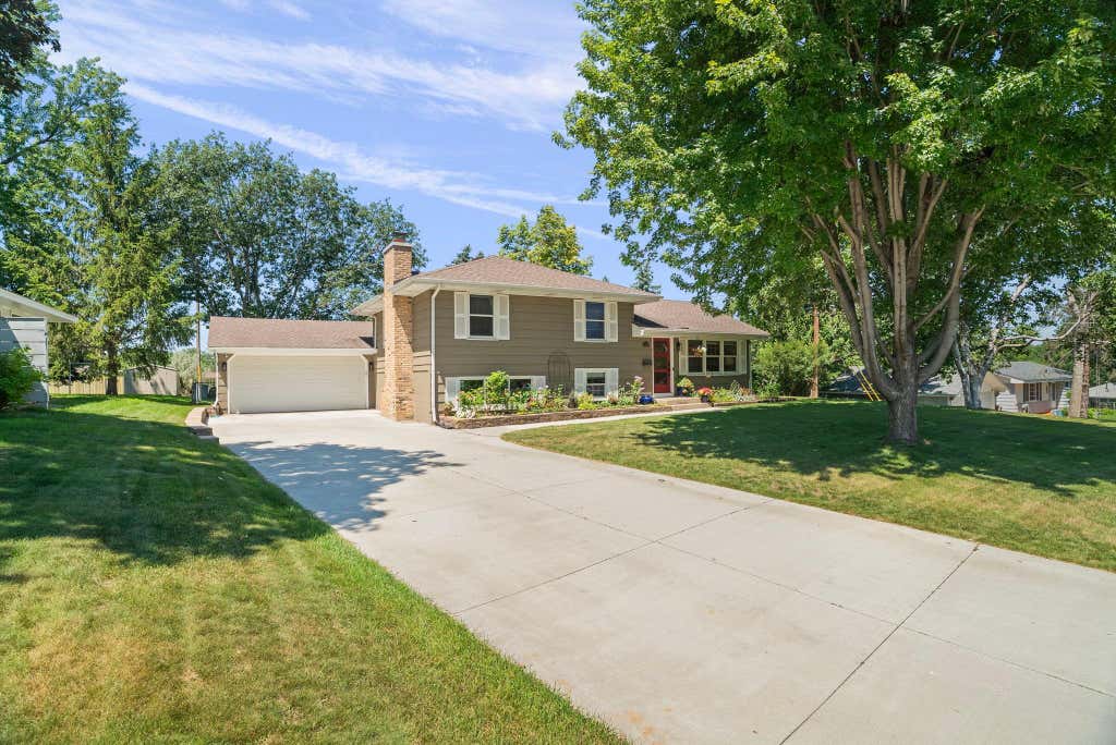 Photo of 11308 France Avenue S, Bloomington, MN 55431 (MLS # 7099387)