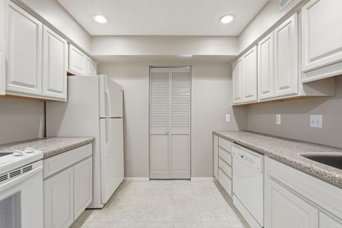 2670 Oxford Street N 202 Roseville MN 55113