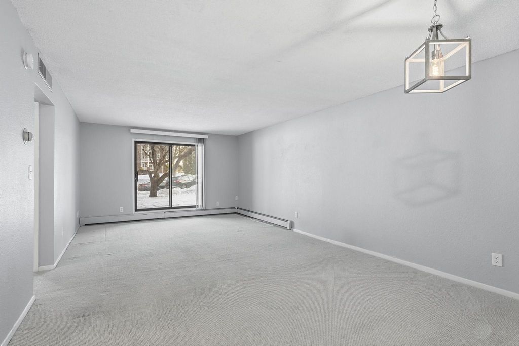 Photo of 2670 Oxford Street N #202, Roseville, MN 55113 (MLS # 7007158)