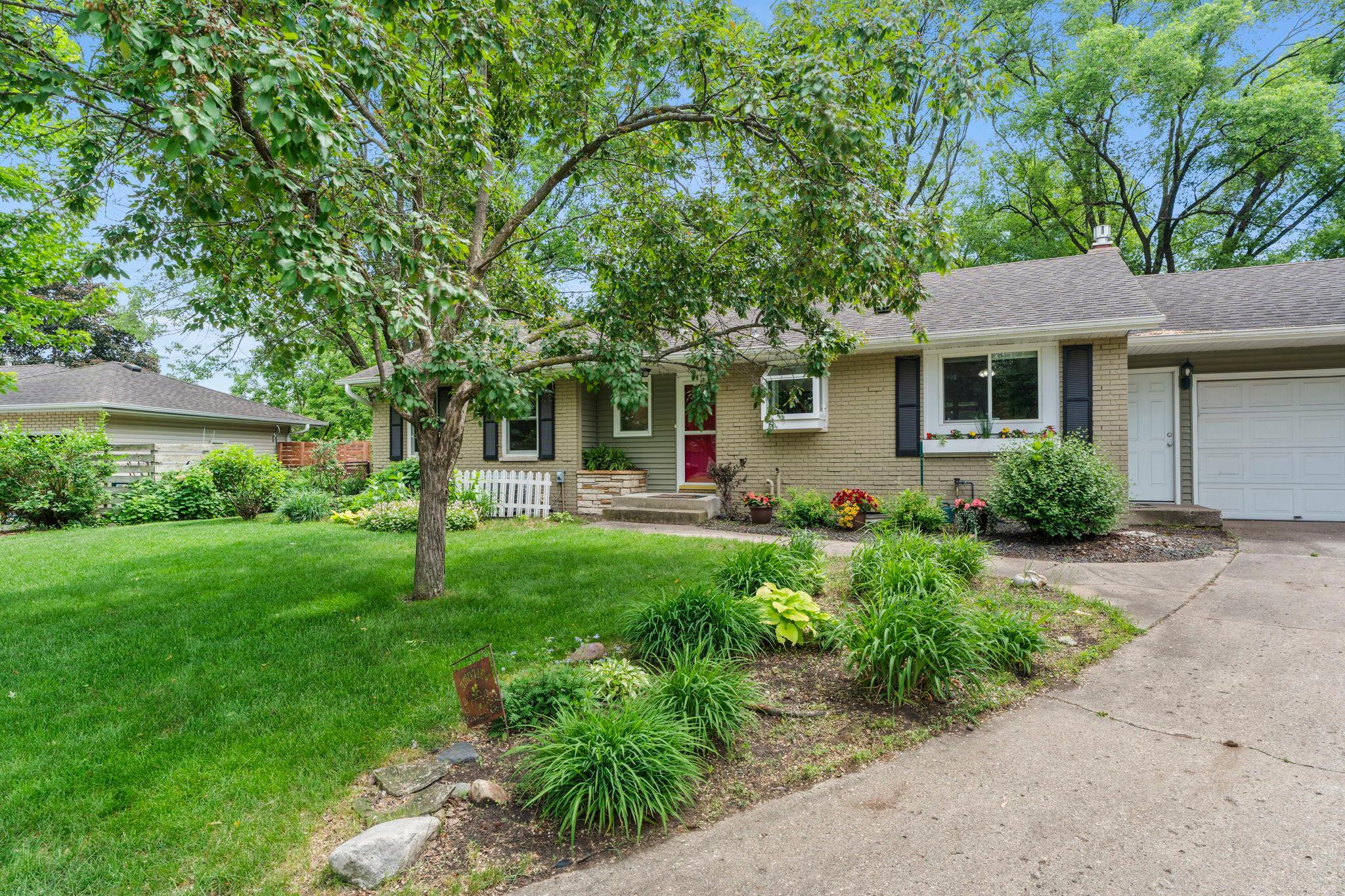 9528 Penn Circle