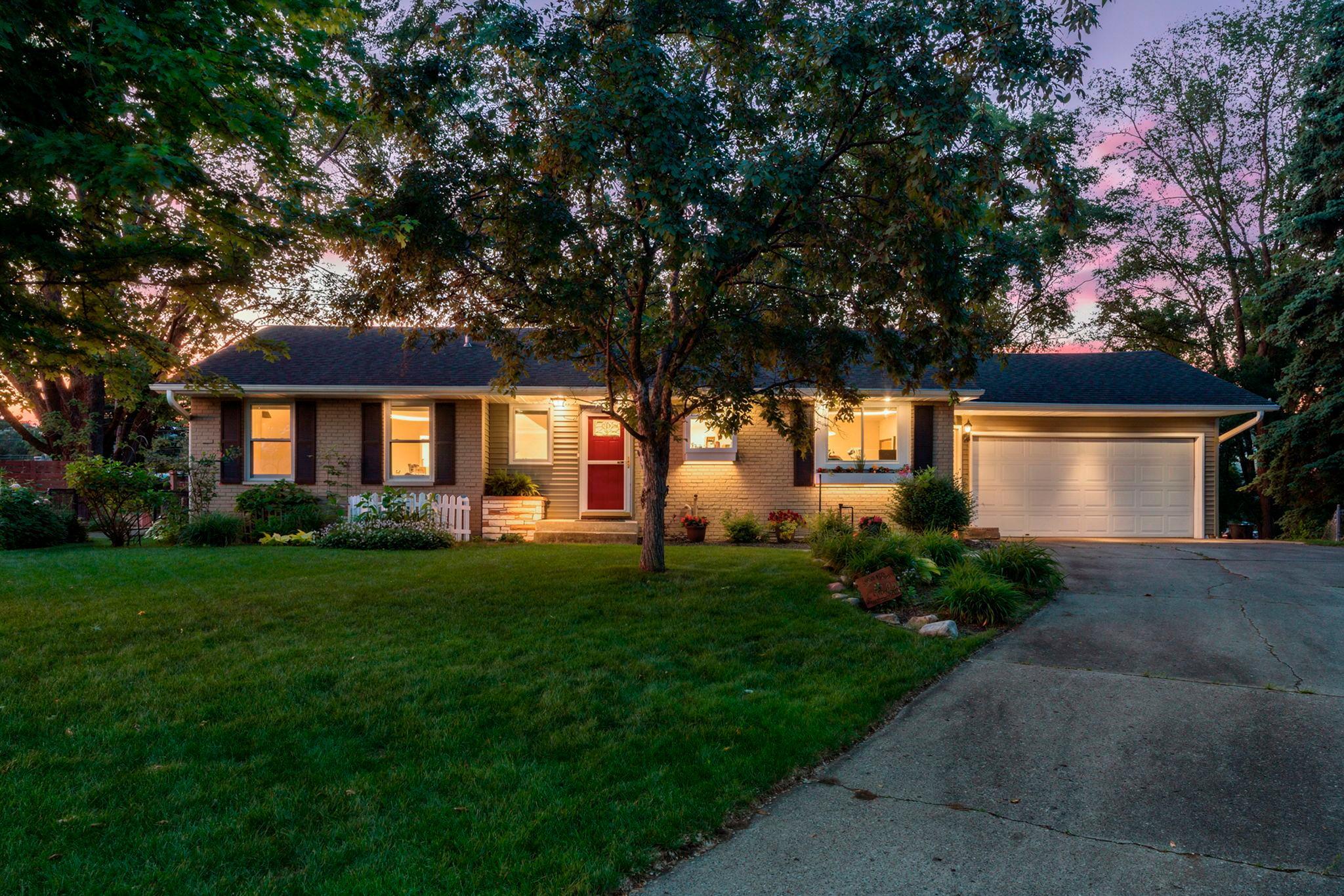 9528 Penn Circle