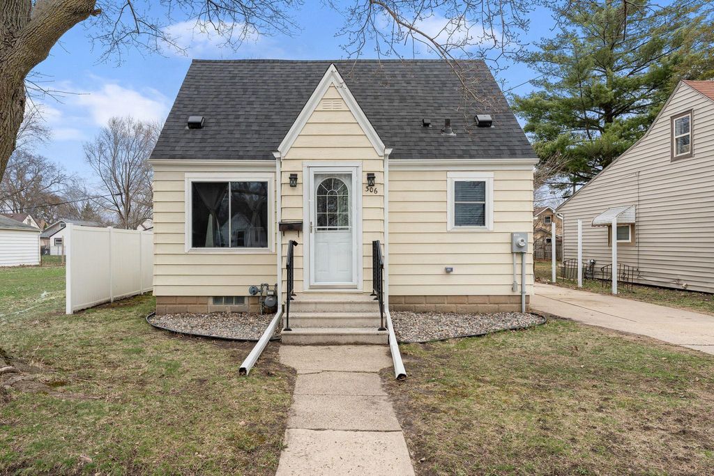 Photo of 306 12th Avenue SW, Austin, MN 55912 (MLS # 7054149)