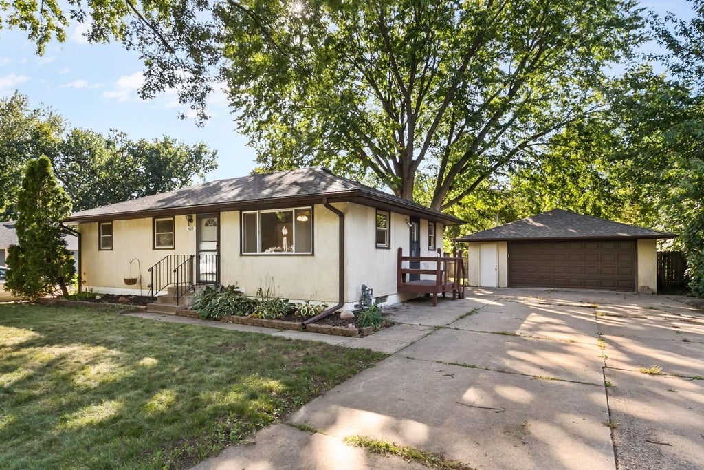 Photo of 610 Grange Avenue N, Oakdale, MN 55128 (MLS # 7147622)