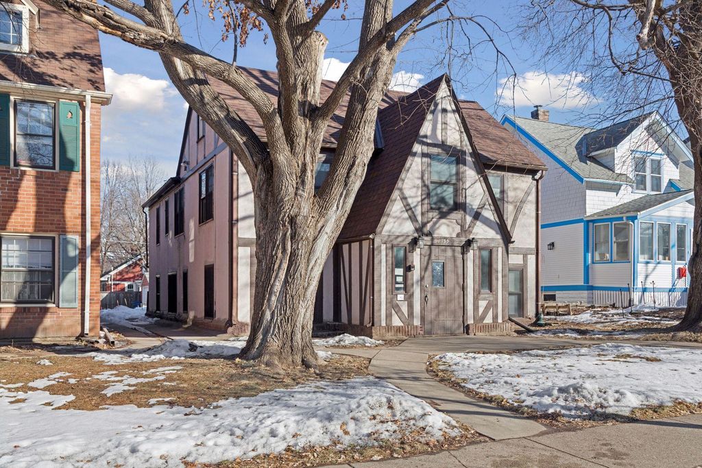 Photo of 1735 Randolph Avenue, Saint Paul, MN 55105 (MLS # 7021296)