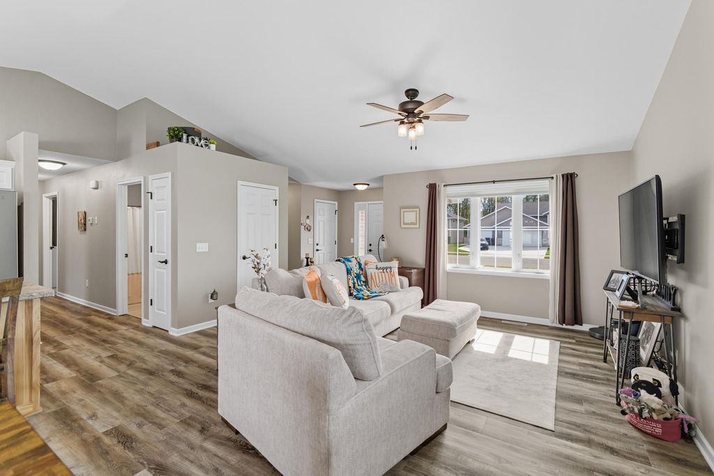 Photo of 2004 Bluestem Drive, Mankato, MN 56001 (MLS # 7071338)