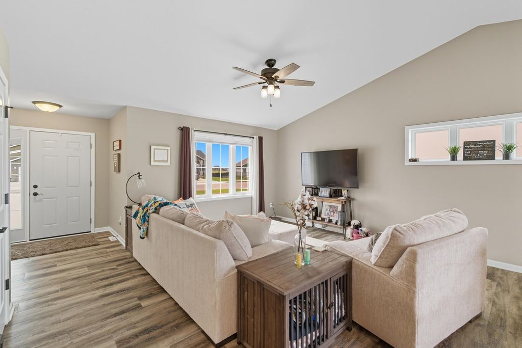 Photo of 2004 Bluestem Drive, Mankato, MN 56001 (MLS # 7071338)