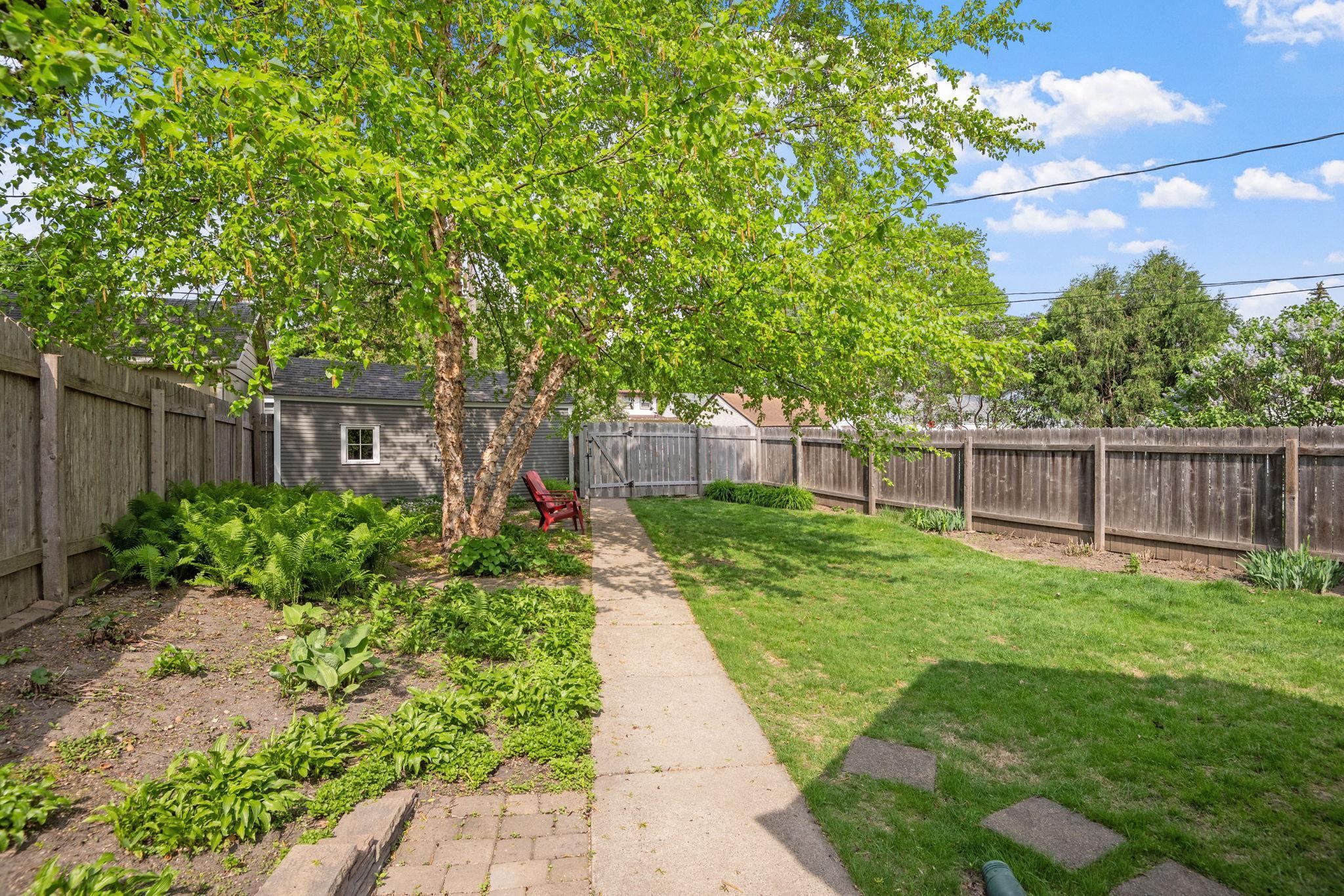3126 McKinley Street NE