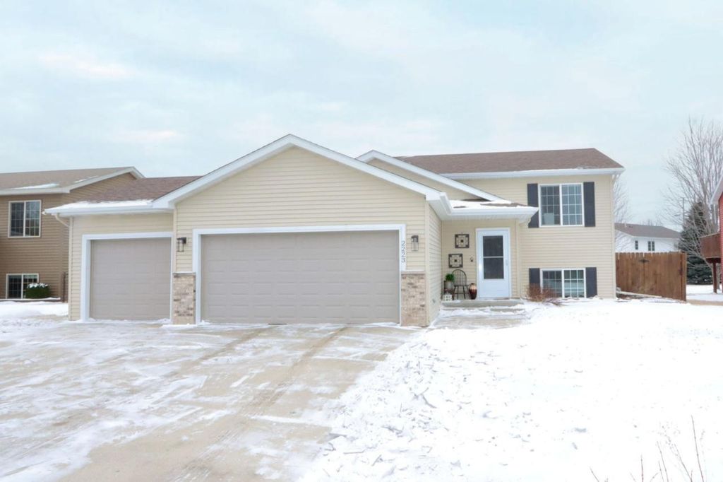 Photo of 2223 Fairbanks Drive, North Mankato, MN 56003 (MLS # 7016894)