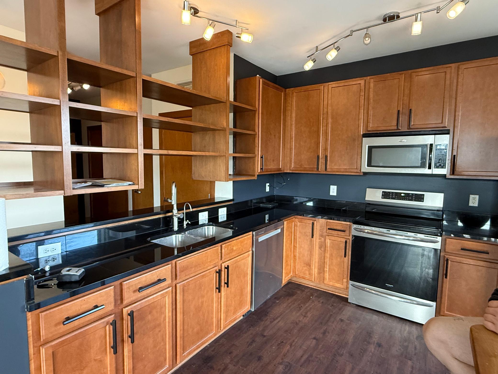 15 E Franklin Avenue E 332