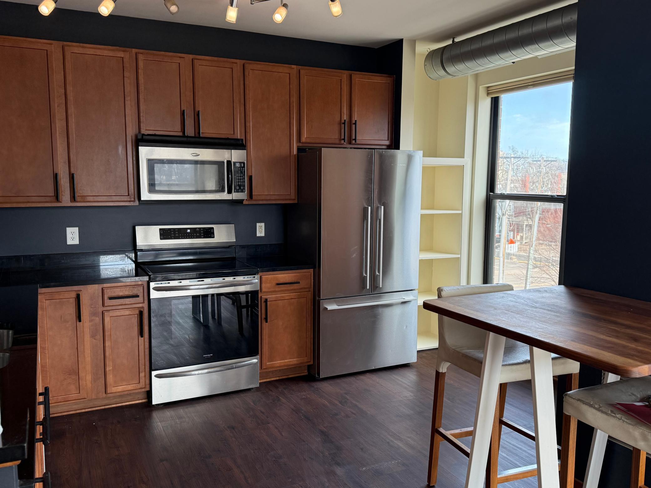 15 E Franklin Avenue E 332