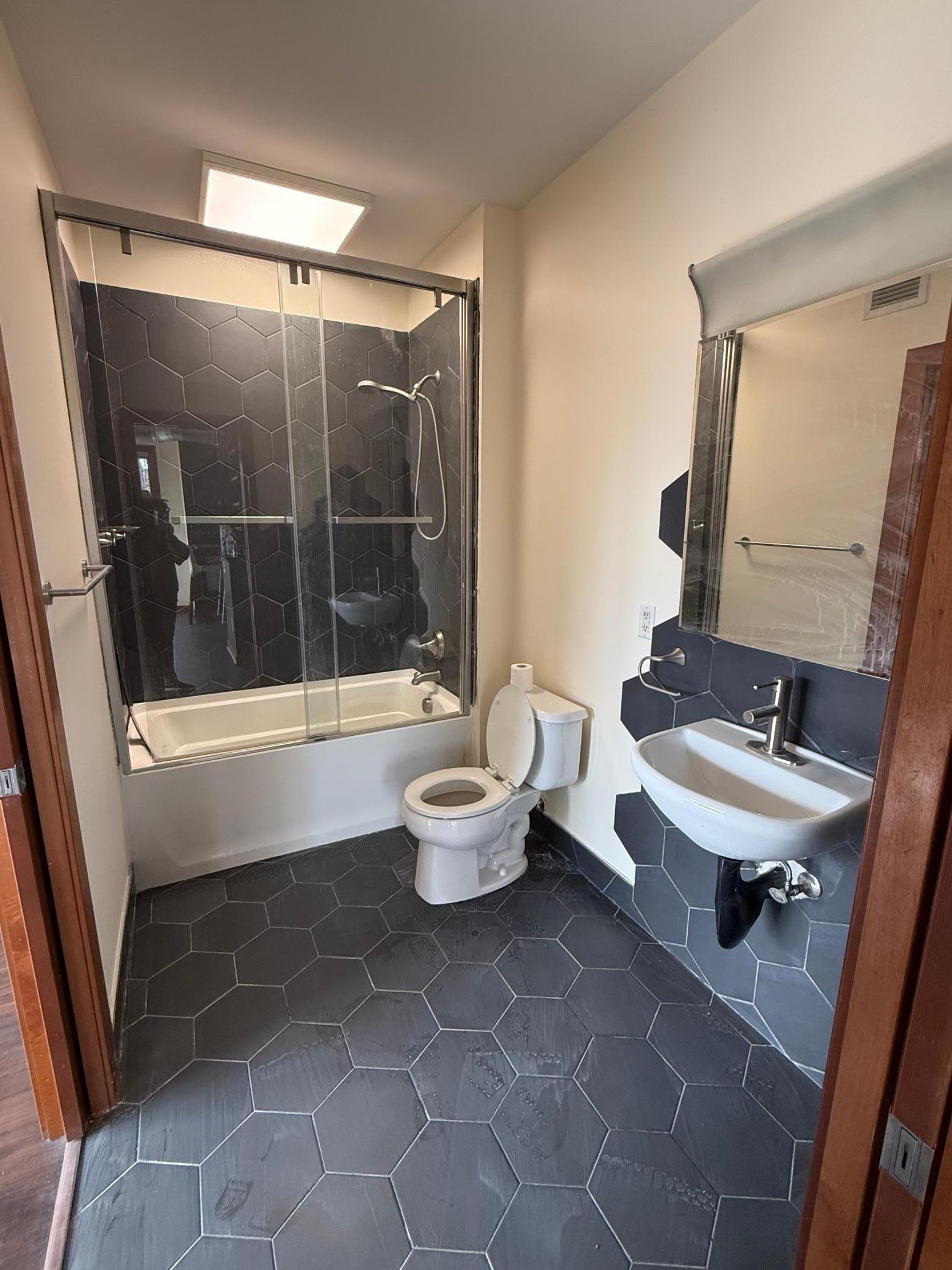 15 E Franklin Avenue E 332
