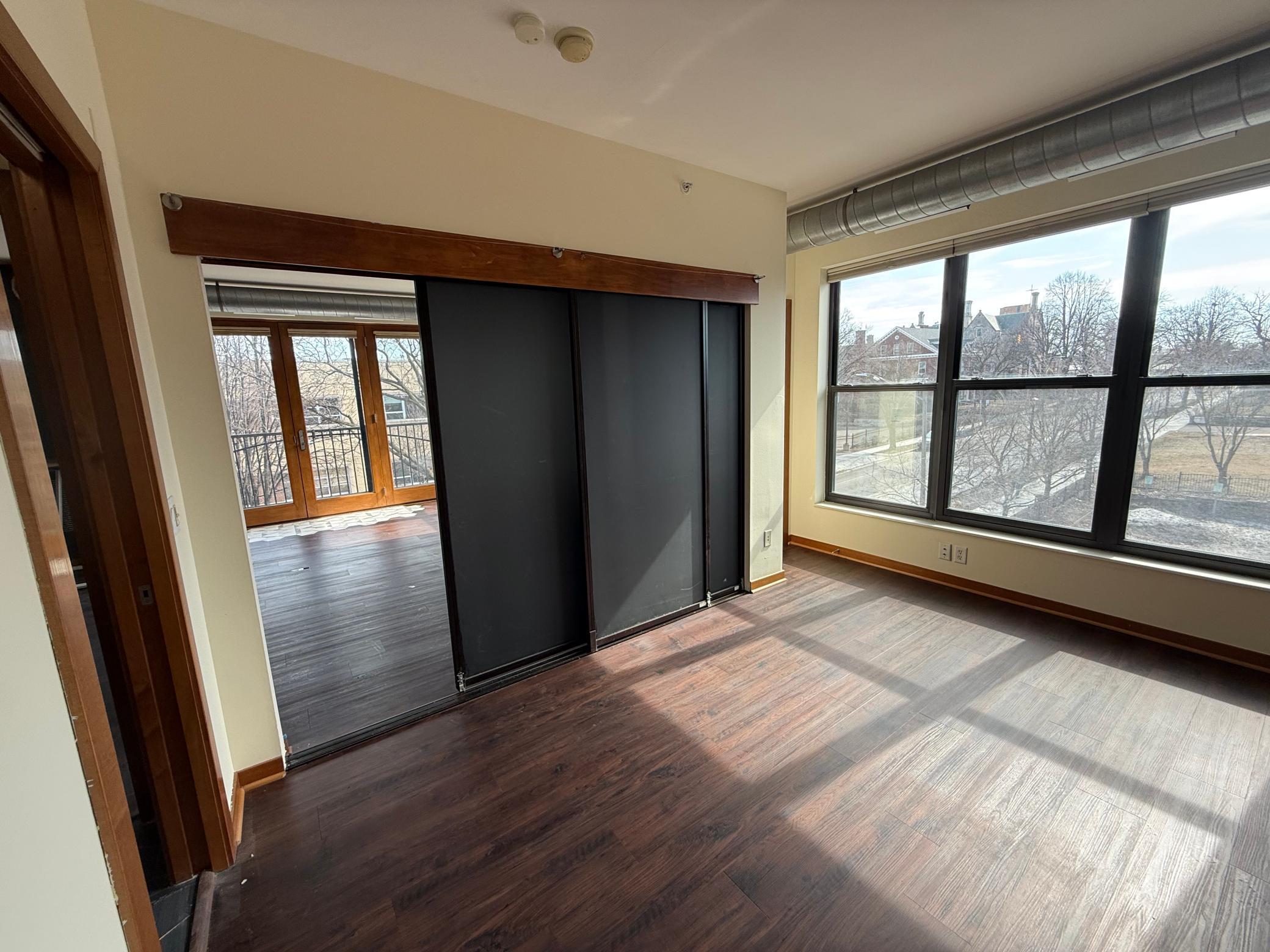 15 E Franklin Avenue E 332