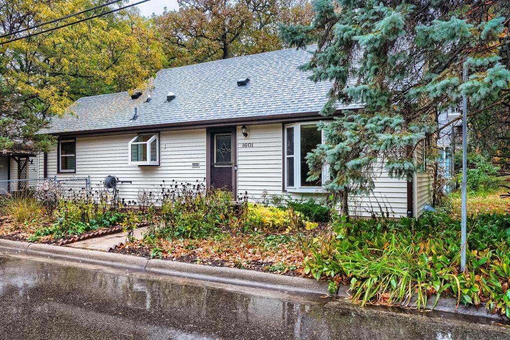 Photo of 1601 Blackstone Avenue, Saint Louis Park, MN 55416 (MLS # 7161280)