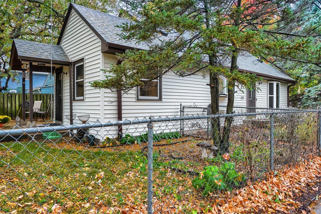 Photo of 1601 Blackstone Avenue, Saint Louis Park, MN 55416 (MLS # 7161280)