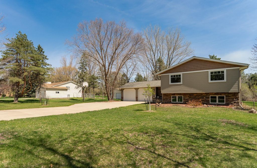 Photo of 2672 Daybreak Court SE, Rochester, MN 55904 (MLS # 7059040)