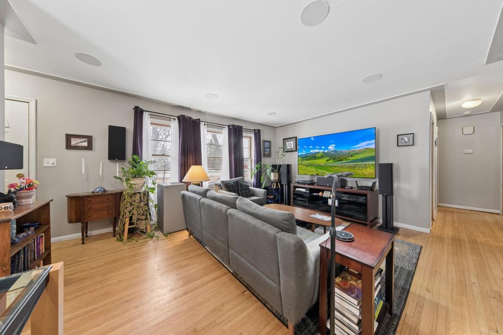 Photo of 400 E Old Shakopee Road, Bloomington, MN 55420 (MLS # 6814713)