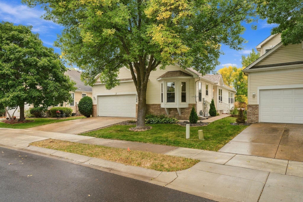 Photo of 17290 90th Avenue N, Maple Grove, MN 55311 (MLS # 7135128)