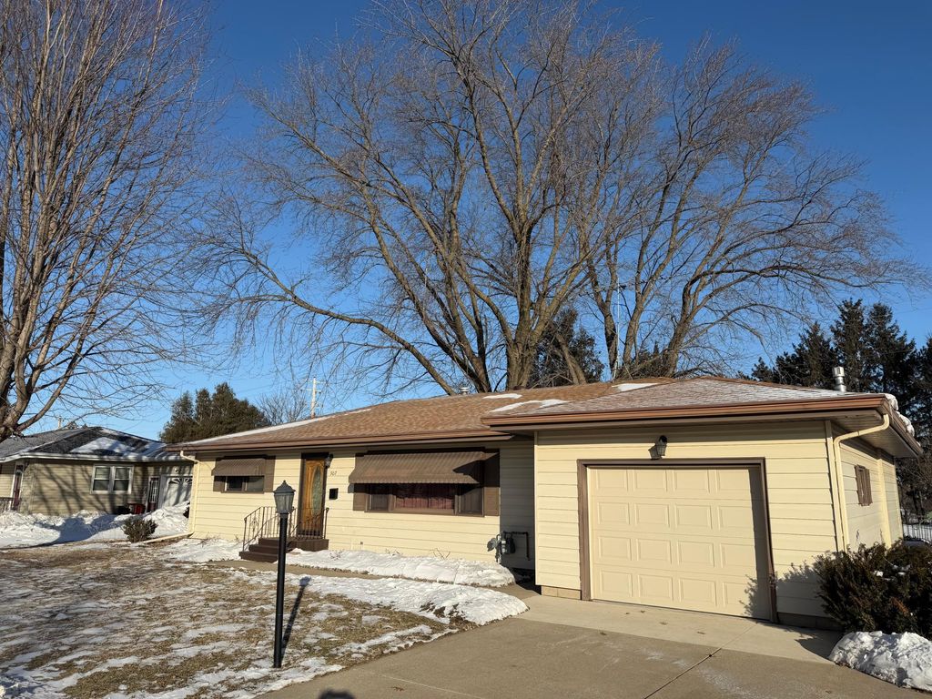 Photo of 307 Richway Drive E, Albert Lea, MN 56007 (MLS # 7013823)