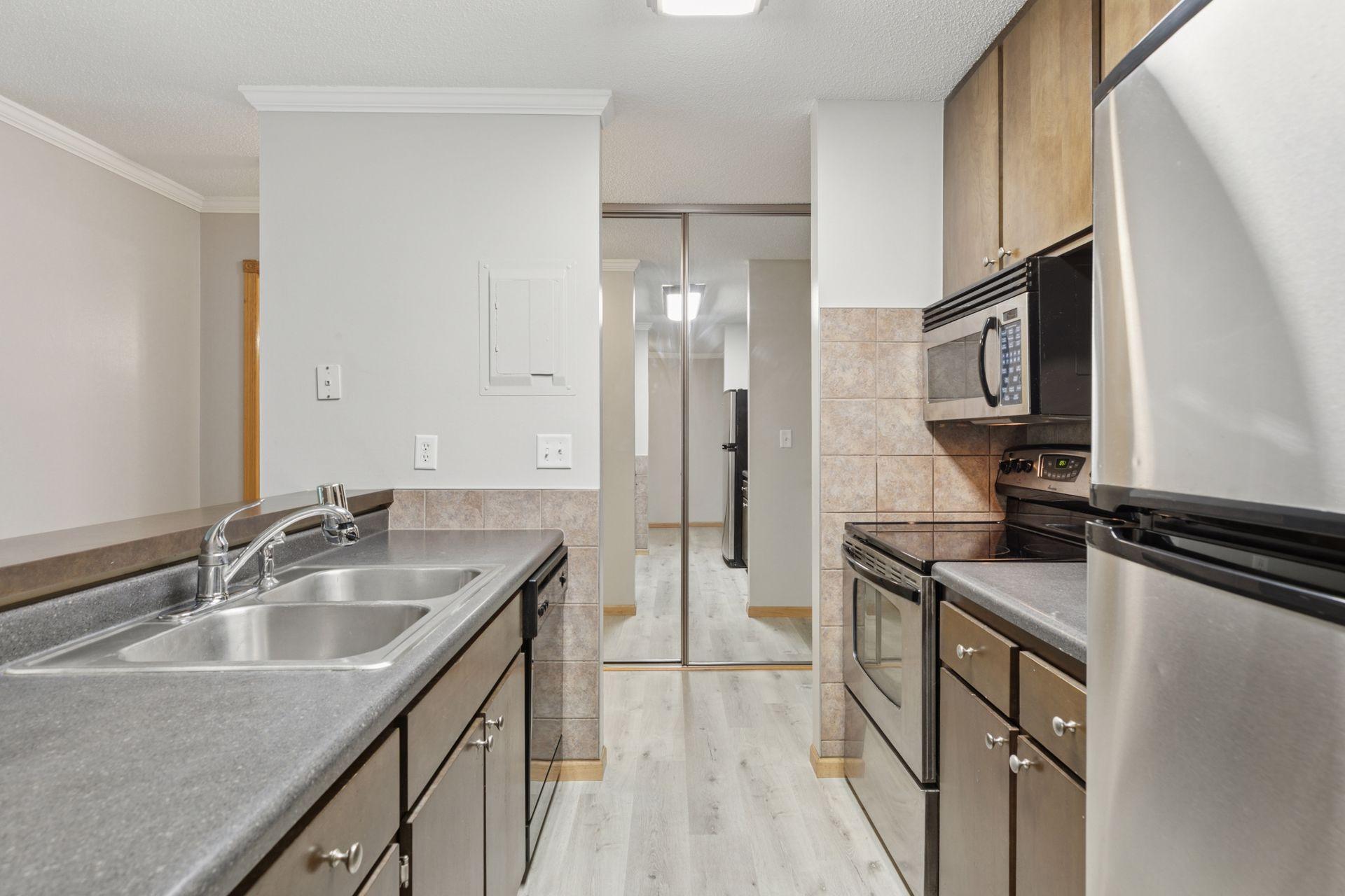 2800 Hamline Avenue N 302