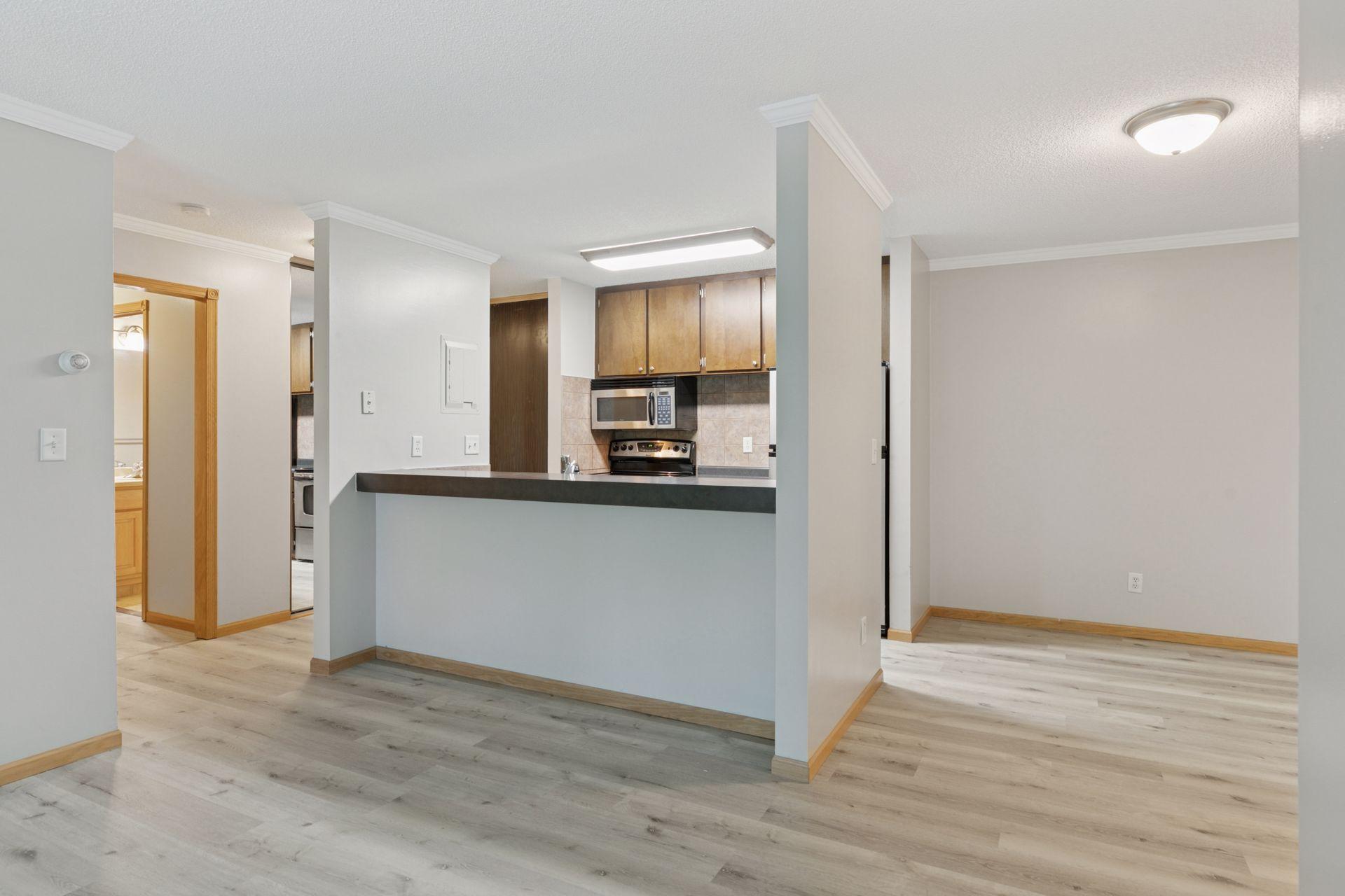 2800 Hamline Avenue N 302