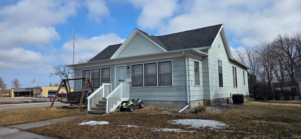 Photo of 309 S Jefferson Street, Redwood Falls, MN 56283 (MLS # 7022726)