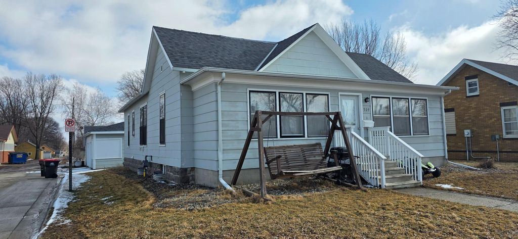 Photo of 309 S Jefferson Street, Redwood Falls, MN 56283 (MLS # 7022726)