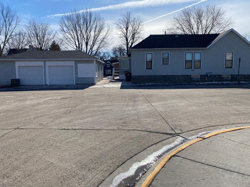 Photo of 309 S Jefferson Street, Redwood Falls, MN 56283 (MLS # 7022726)