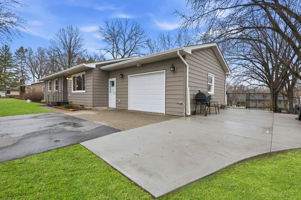 Photo of 9658 Crestview Drive, Saint Joseph, MN 56374 (MLS # 7026568)