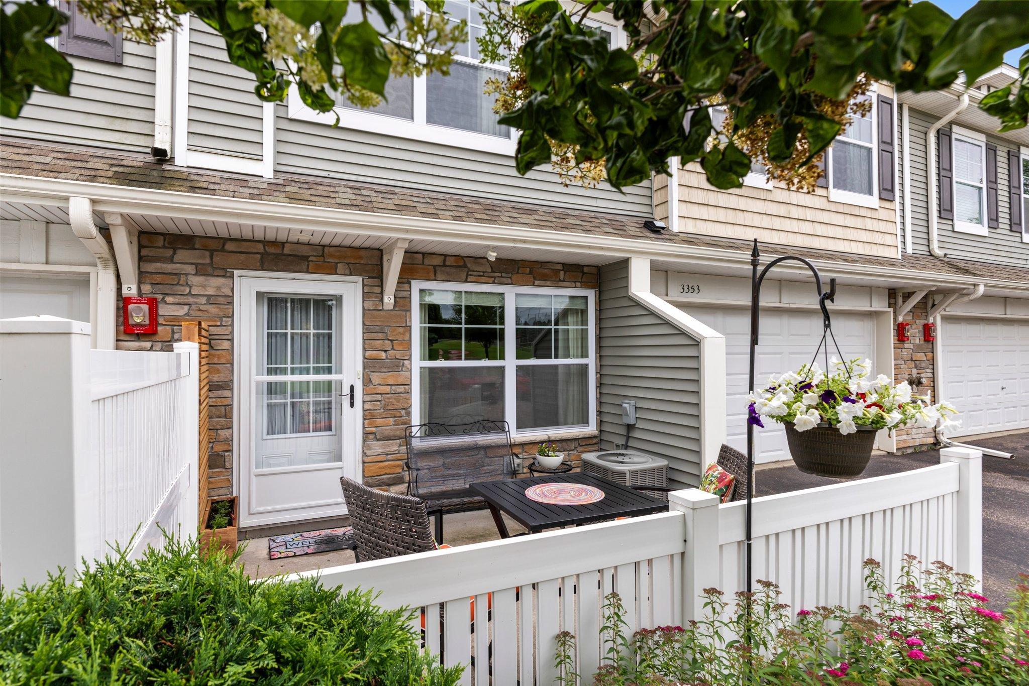 3353 Maureen Lane