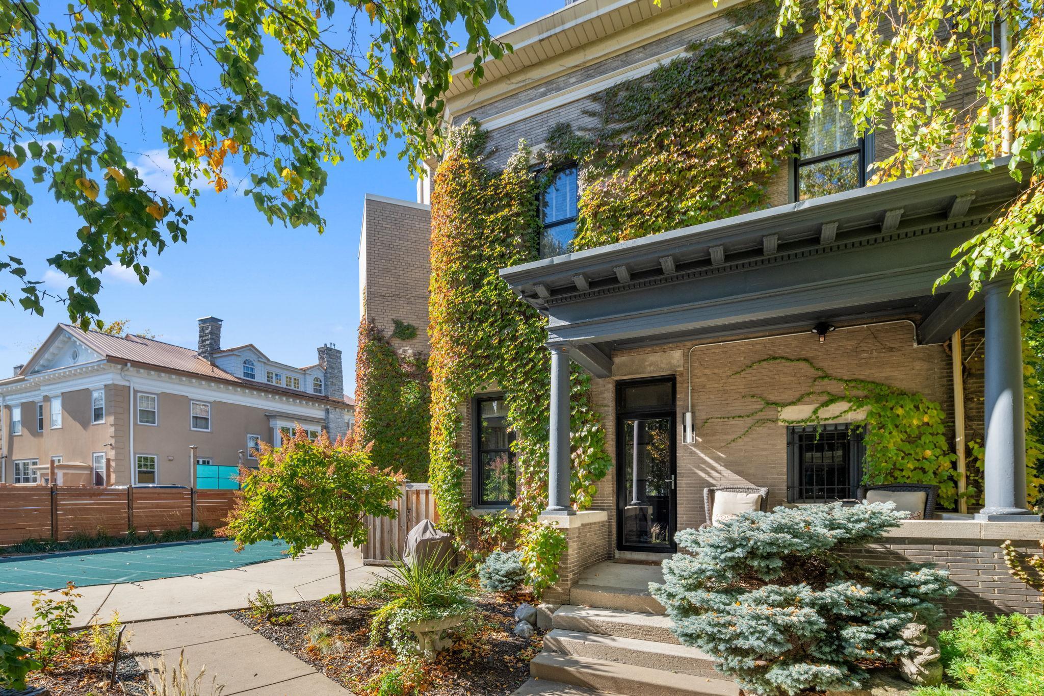 2201 Pillsbury Avenue S