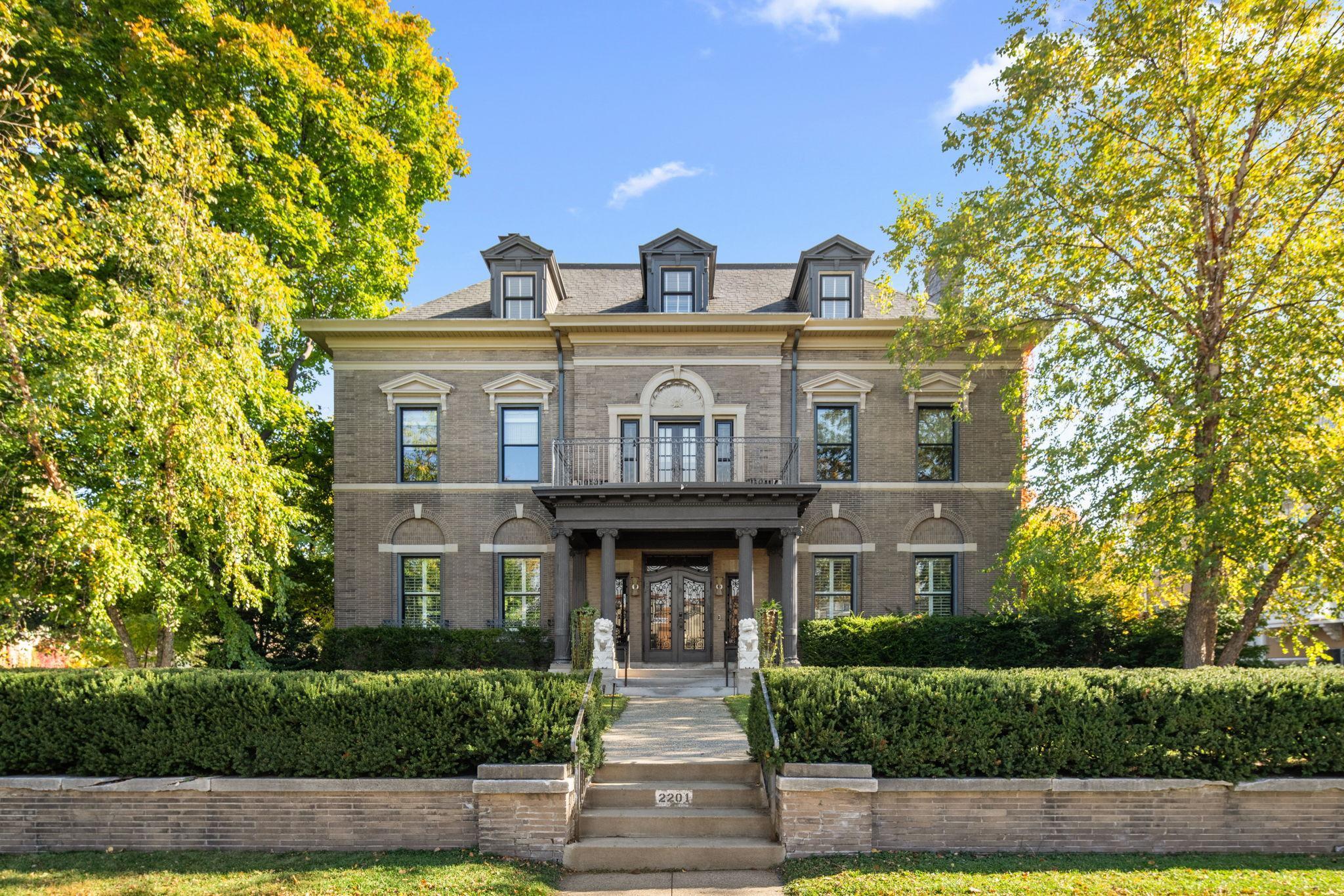 2201 Pillsbury Avenue S