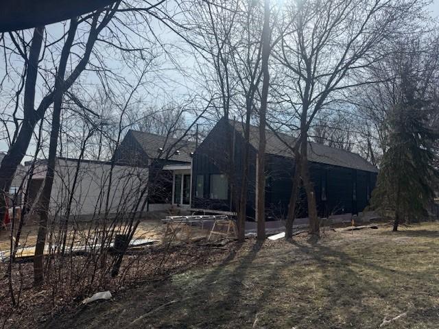 2735 Pilgrim Lane N