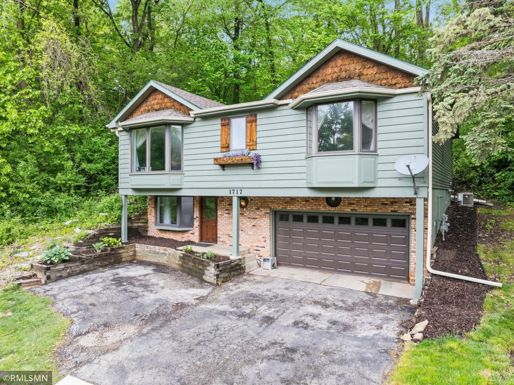 Photo of 1717 11th Avenue NE, Rochester, MN 55906 (MLS # 7076700)