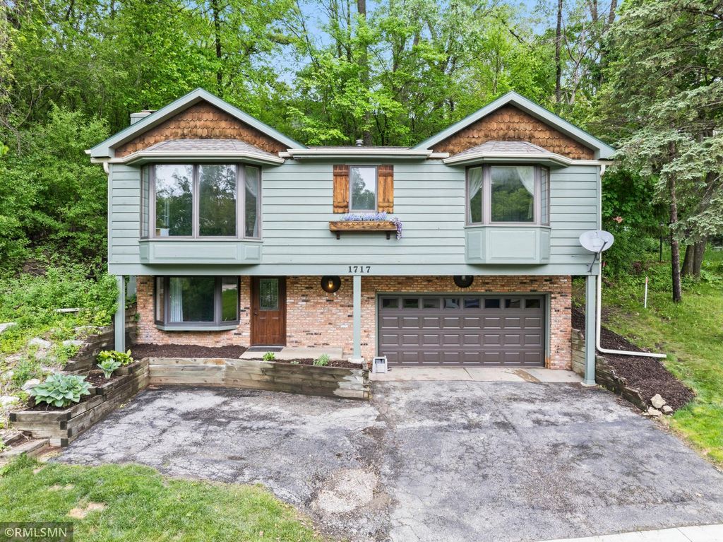 Photo of 1717 11th Avenue NE, Rochester, MN 55906 (MLS # 7076700)