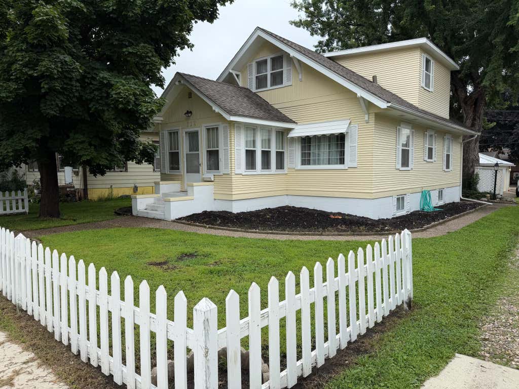 Photo of 812 Bridge Avenue, Albert Lea, MN 56007 (MLS # 7124739)