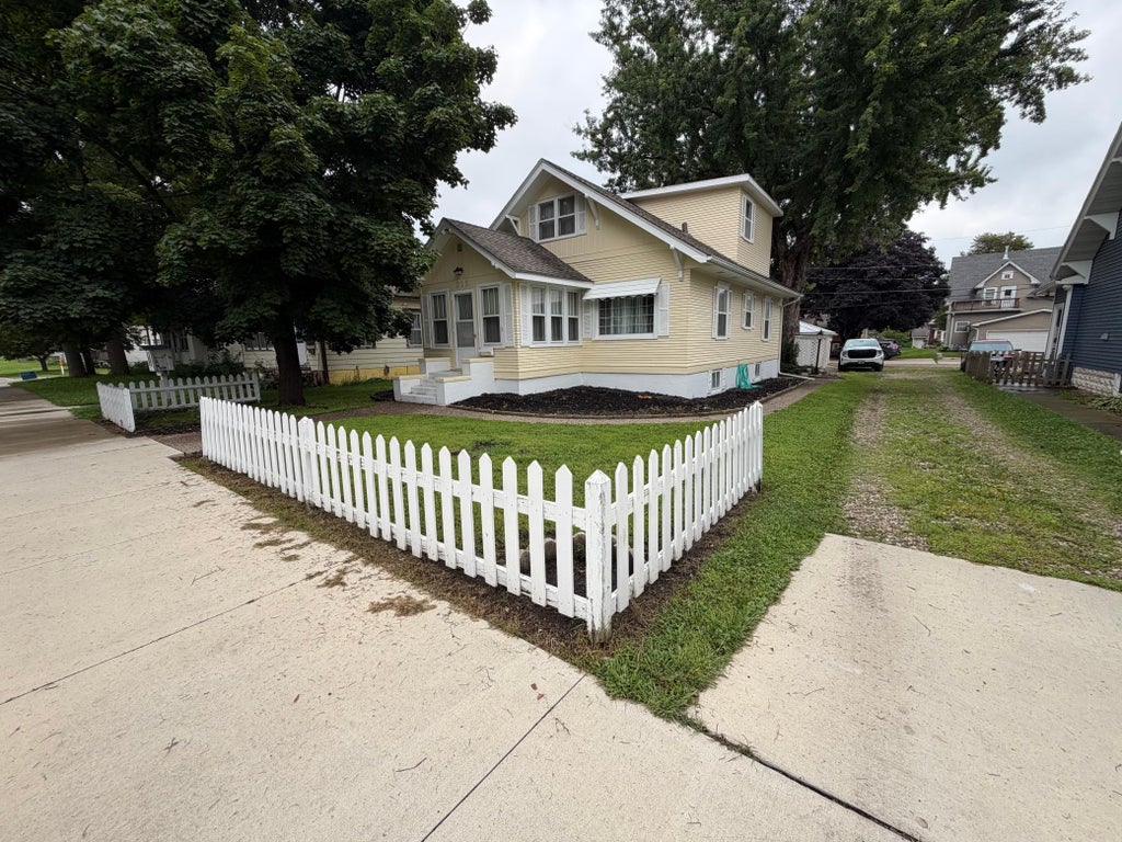 Photo of 812 Bridge Avenue, Albert Lea, MN 56007 (MLS # 7124739)