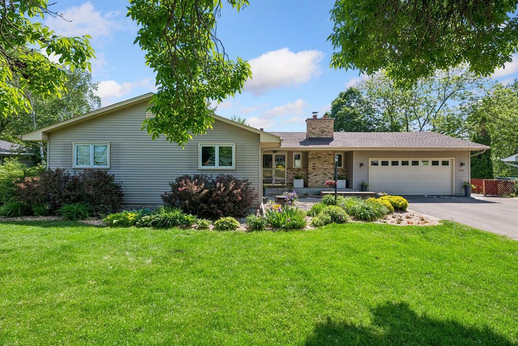 Photo of 10011 Abbott Avenue S, Bloomington, MN 55431 (MLS # 7082171)