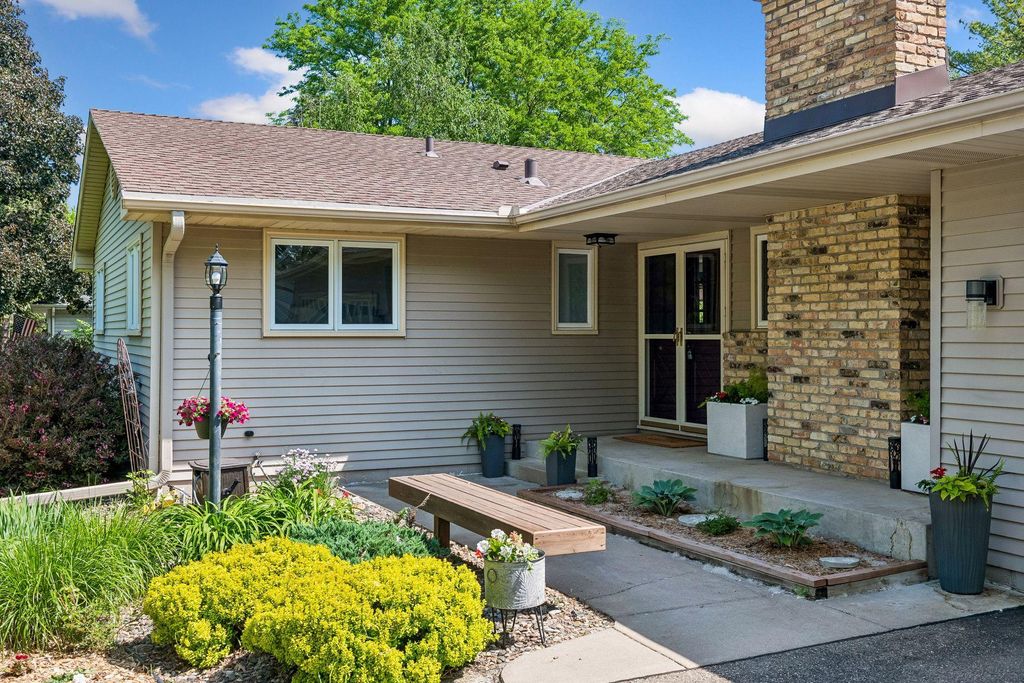 Photo of 10011 Abbott Avenue S, Bloomington, MN 55431 (MLS # 7082171)