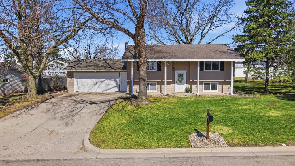 Photo of 670 Lynwood Street SW, Owatonna, MN 55060 (MLS # 7041878)