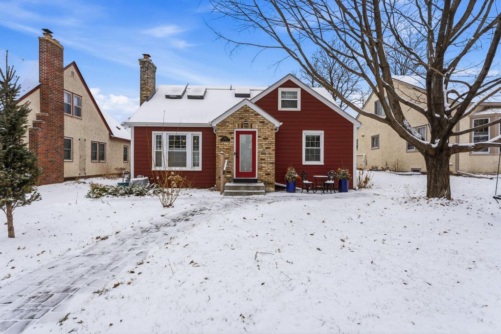 Photo of 1206 Niles Avenue, Saint Paul, MN 55116 (MLS # 7035770)